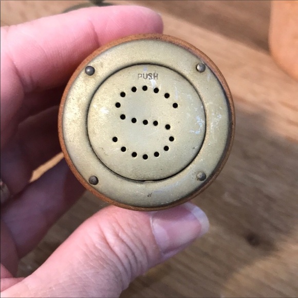 Vintage Wooden Salt & Pepper Shaker - Picture 4 of 7